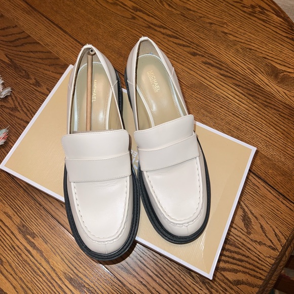 Micheal Kors Rocco Heeled Loafer Lt Cream - Picture 6 of 10